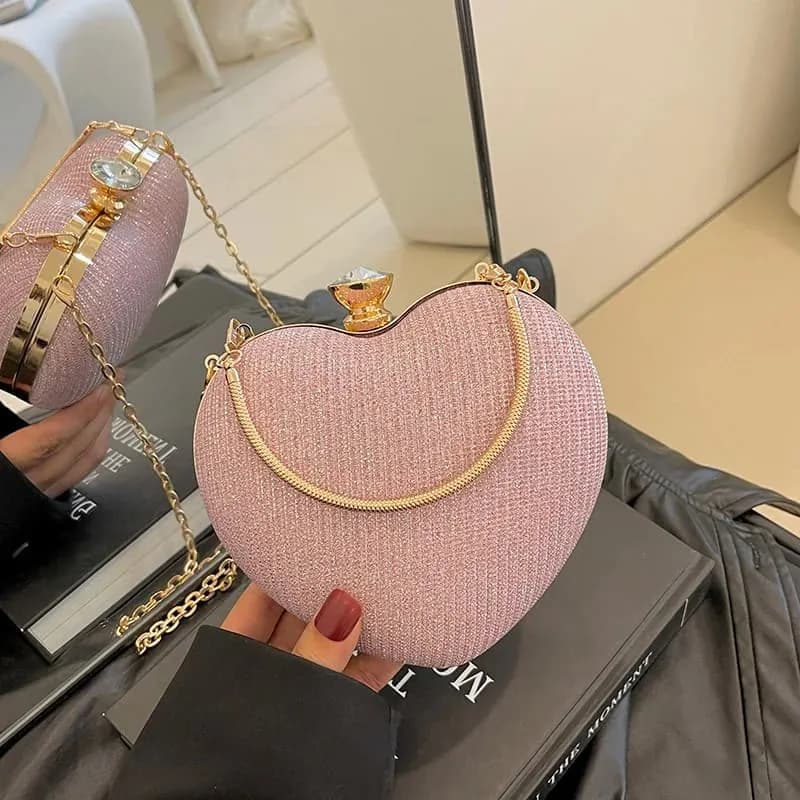 Bolso de Fiesta Tipo Clutch Rosado en Forma de Corazón con Brillo y Detalles Dorados